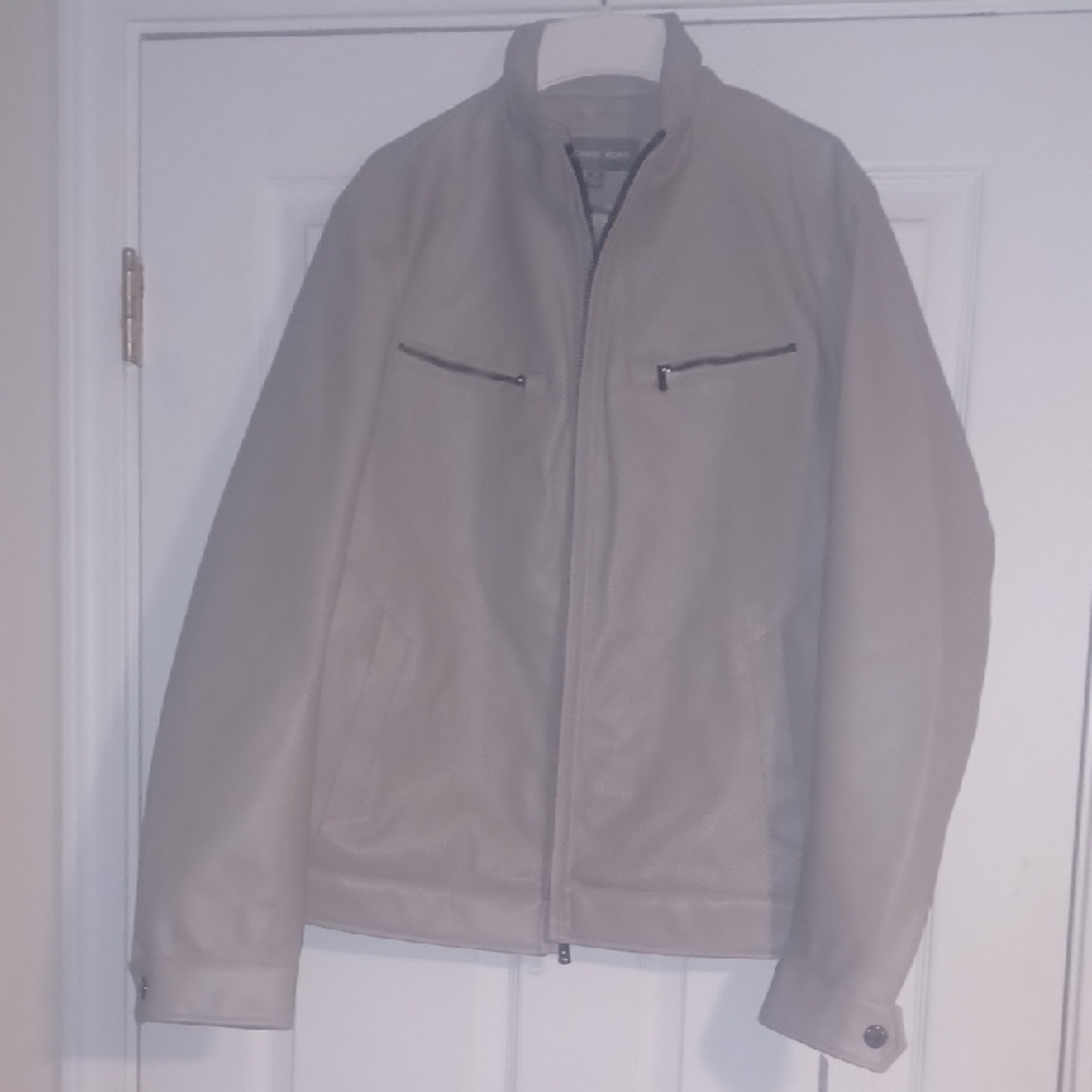 NWT Michael Kors Men's Beige Jacket With Sleet Design.  Size Medium.